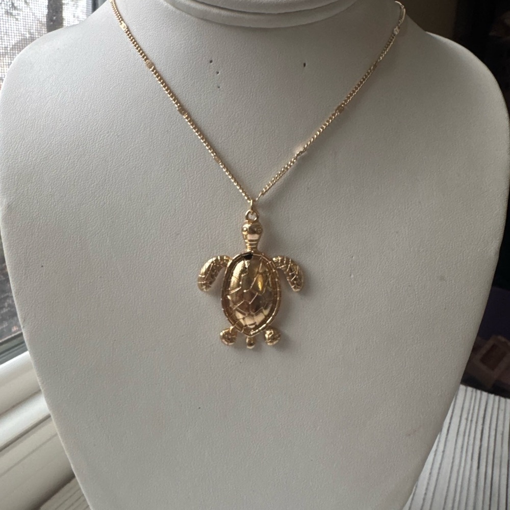 Gold Turtle Pendant Necklace - Picture 5 of 8